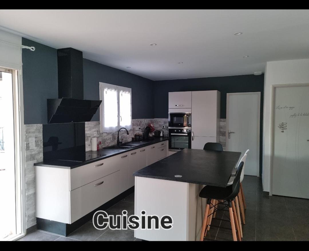 Maison 8 Couchages Clim, Plage A Pied, Petite Piscine بورت-لا-نوفيل المظهر الخارجي الصورة